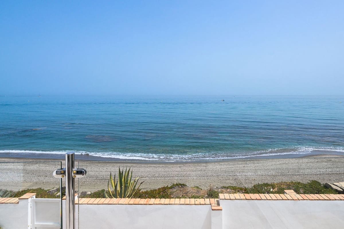 3 soverom Villa til salgs i Estepona med svømmebasseng garasje - € 1 395 000 (Ref: 10012327)