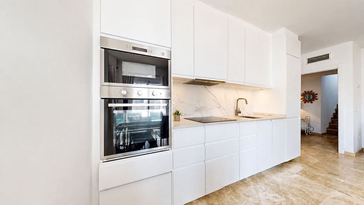 3 bedroom Apartment for sale in Nueva Andalucia with pool garage - € 549,000 (Ref: 10021586)