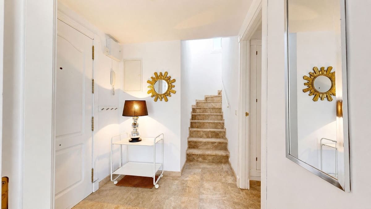 3 bedroom Apartment for sale in Nueva Andalucia with pool garage - € 549,000 (Ref: 10021586)