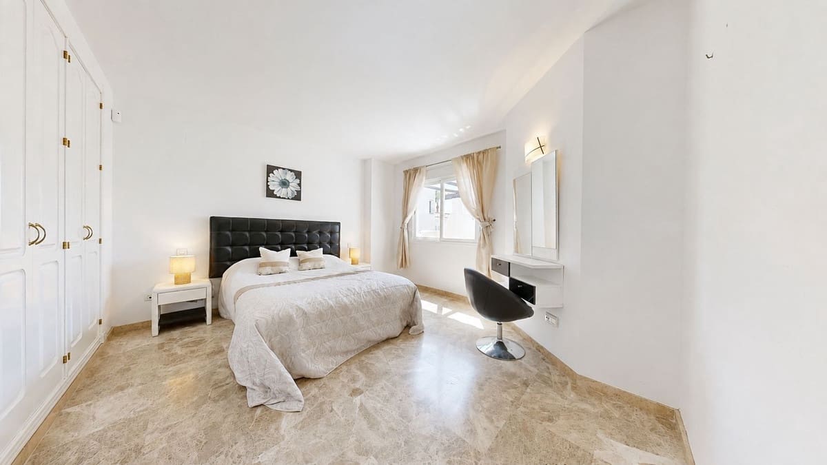 3 bedroom Apartment for sale in Nueva Andalucia with pool garage - € 549,000 (Ref: 10021586)