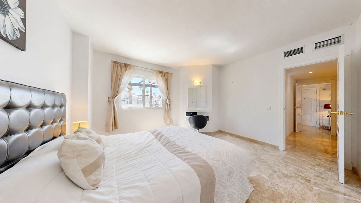 3 bedroom Apartment for sale in Nueva Andalucia with pool garage - € 549,000 (Ref: 10021586)