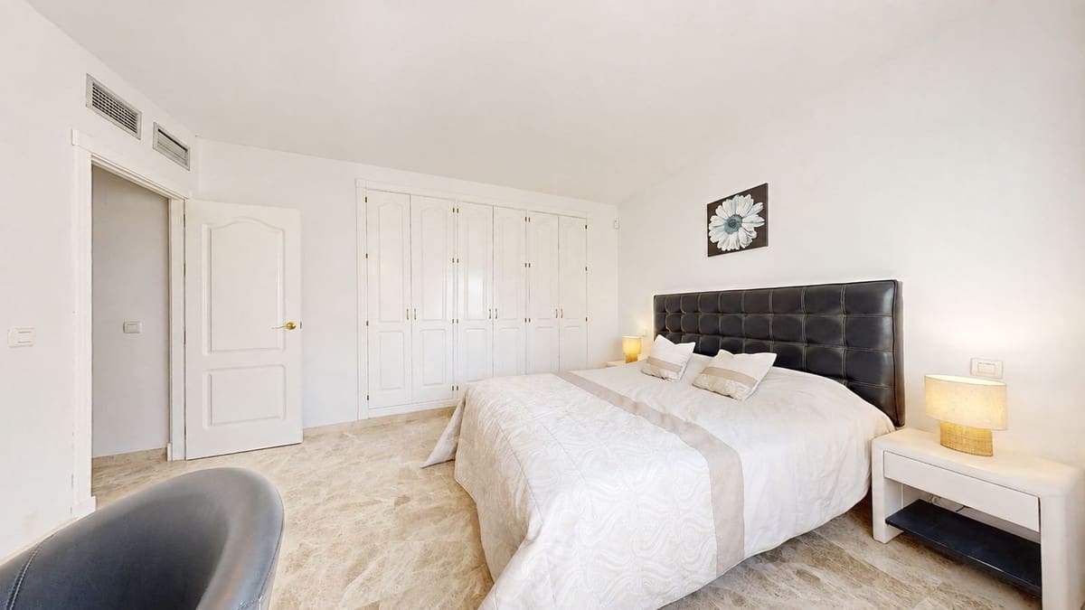 3 bedroom Apartment for sale in Nueva Andalucia with pool garage - € 549,000 (Ref: 10021586)