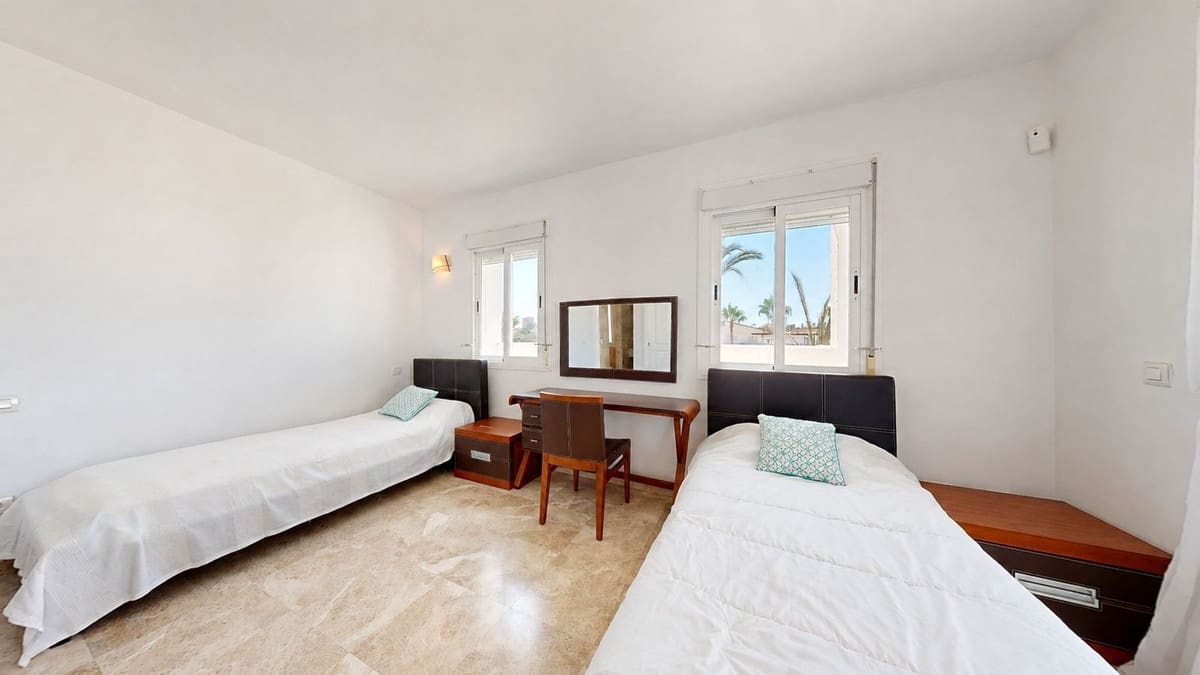 3 bedroom Apartment for sale in Nueva Andalucia with pool garage - € 549,000 (Ref: 10021586)