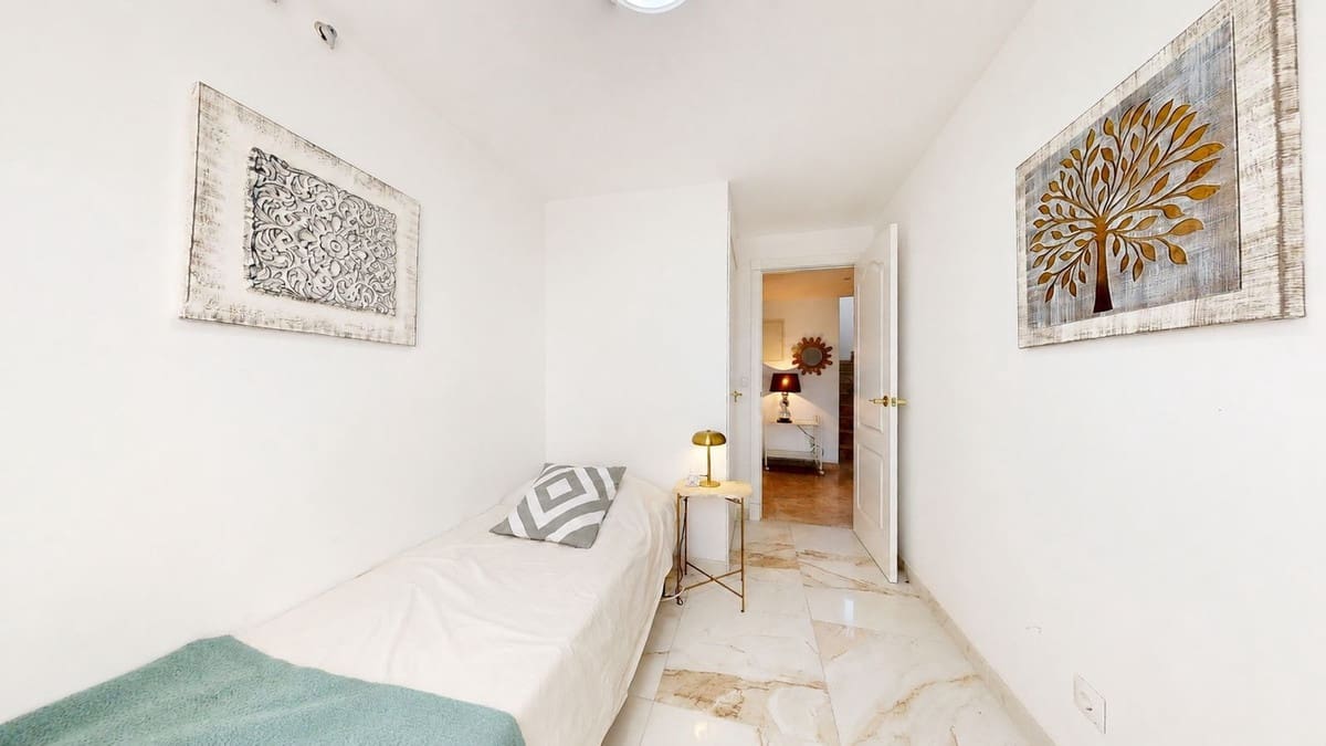 3 bedroom Apartment for sale in Nueva Andalucia with pool garage - € 549,000 (Ref: 10021586)
