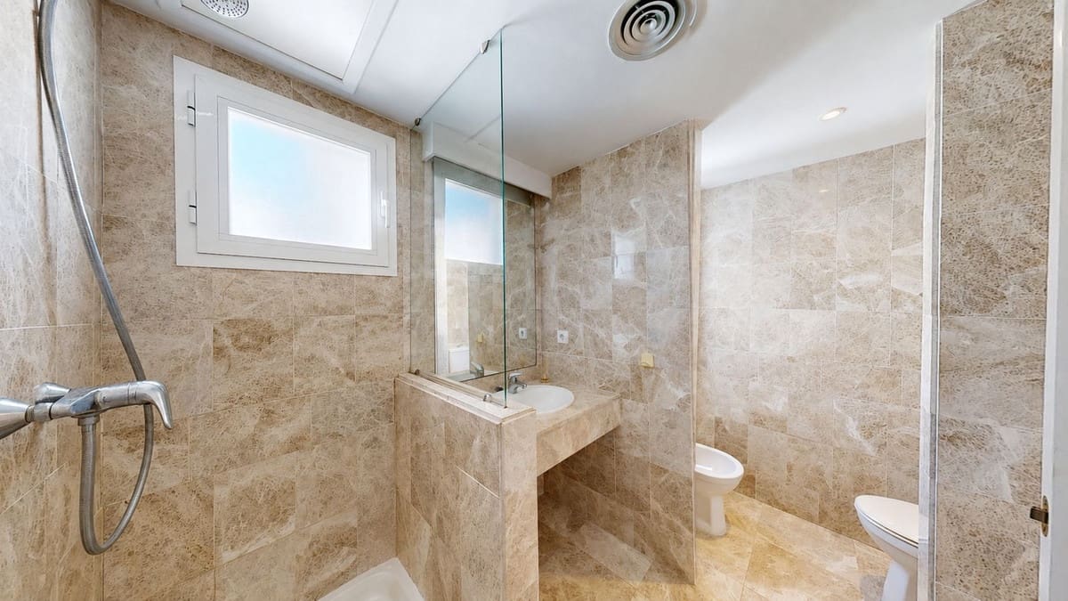 3 bedroom Apartment for sale in Nueva Andalucia with pool garage - € 549,000 (Ref: 10021586)