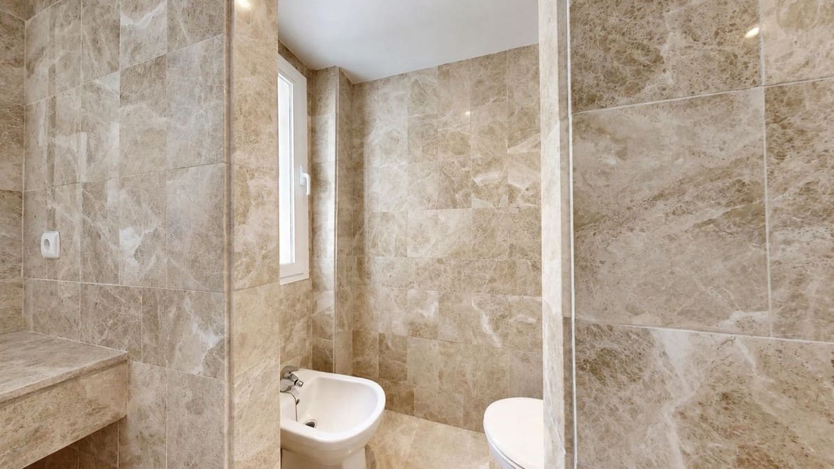 3 bedroom Apartment for sale in Nueva Andalucia with pool garage - € 549,000 (Ref: 10021586)