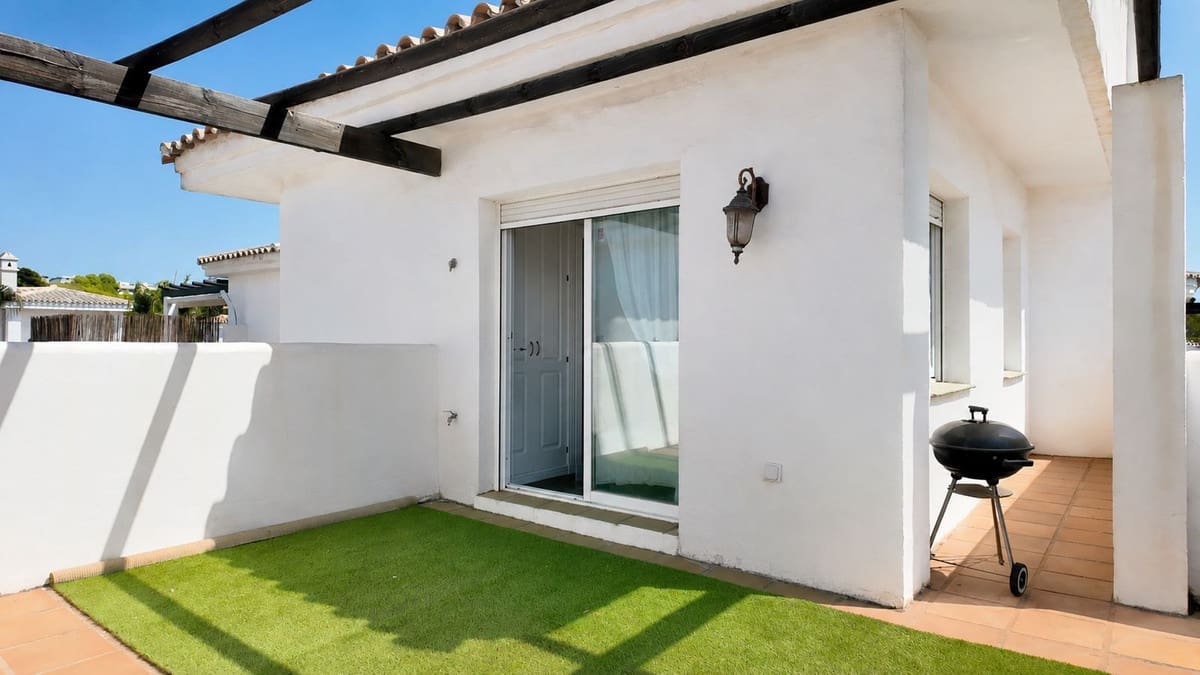 3 bedroom Apartment for sale in Nueva Andalucia with pool garage - € 549,000 (Ref: 10021586)