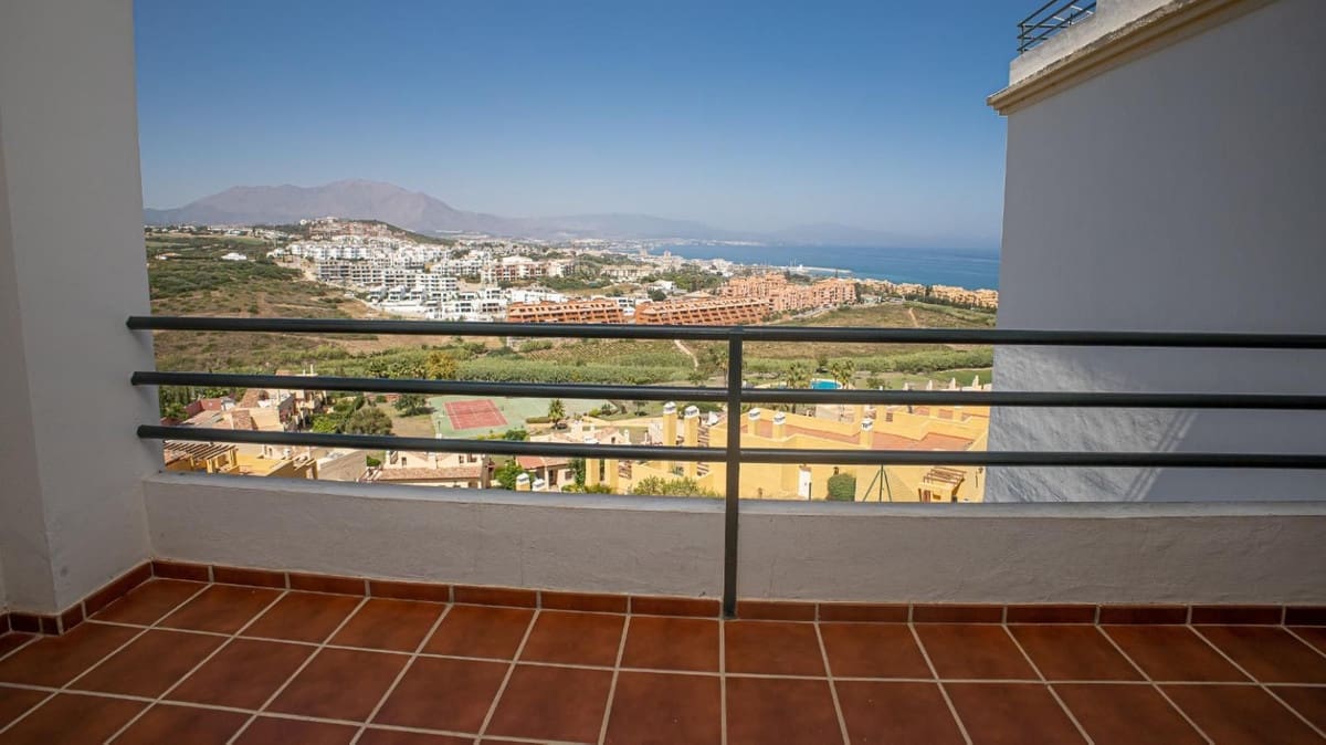 3 makuuhuone Huoneisto myytävänä paikassa La Duquesa / Puerto de la Duquesa mukana uima-altaan 
autotalli - 355 000 € (Ref: 10023190)