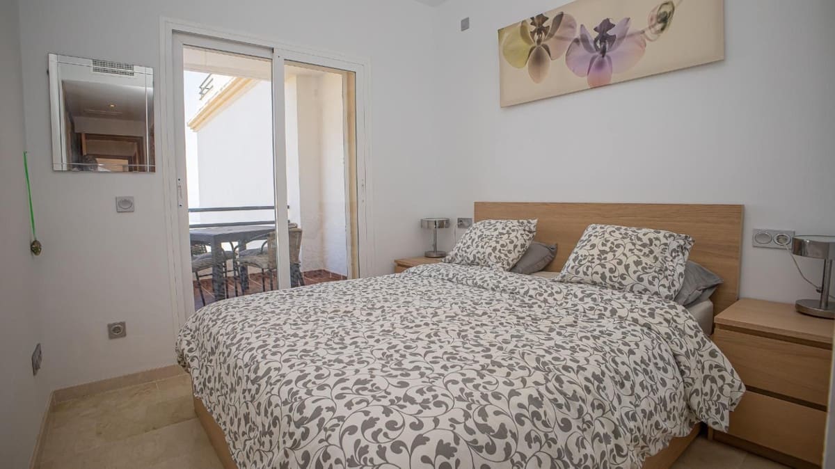 3 makuuhuone Huoneisto myytävänä paikassa La Duquesa / Puerto de la Duquesa mukana uima-altaan 
autotalli - 355 000 € (Ref: 10023190)