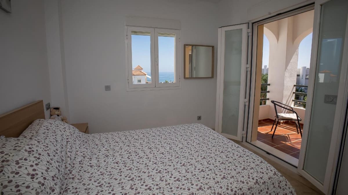 3 makuuhuone Huoneisto myytävänä paikassa La Duquesa / Puerto de la Duquesa mukana uima-altaan 
autotalli - 355 000 € (Ref: 10023190)