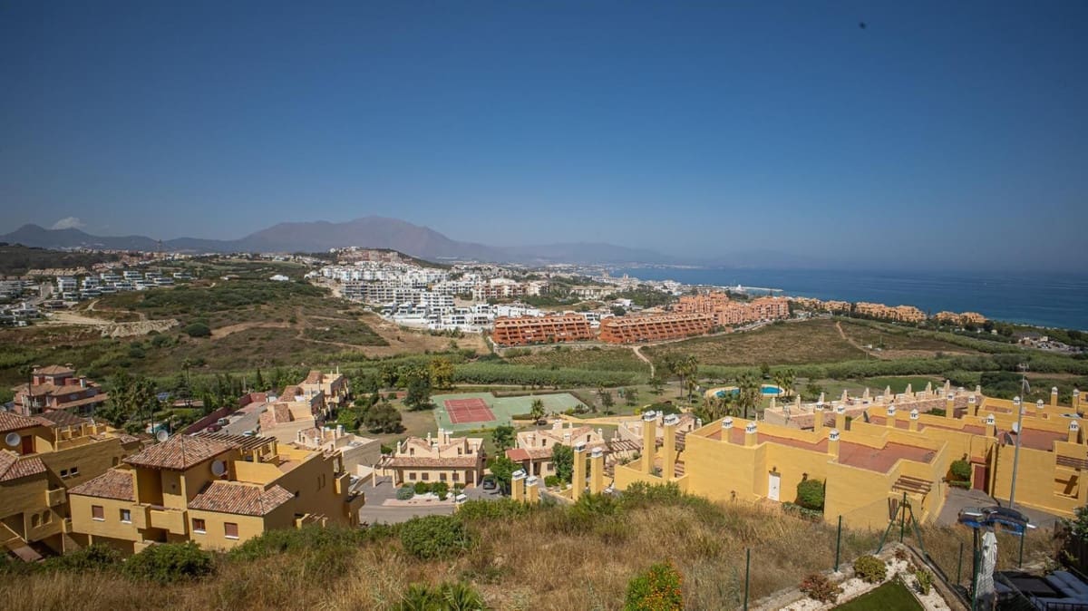 3 makuuhuone Huoneisto myytävänä paikassa La Duquesa / Puerto de la Duquesa mukana uima-altaan 
autotalli - 355 000 € (Ref: 10023190)