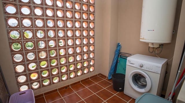 3 makuuhuone Huoneisto myytävänä paikassa La Duquesa / Puerto de la Duquesa, Manilva mukana uima-altaan 
autotalli - 355 000 € (Ref: 10023190)
