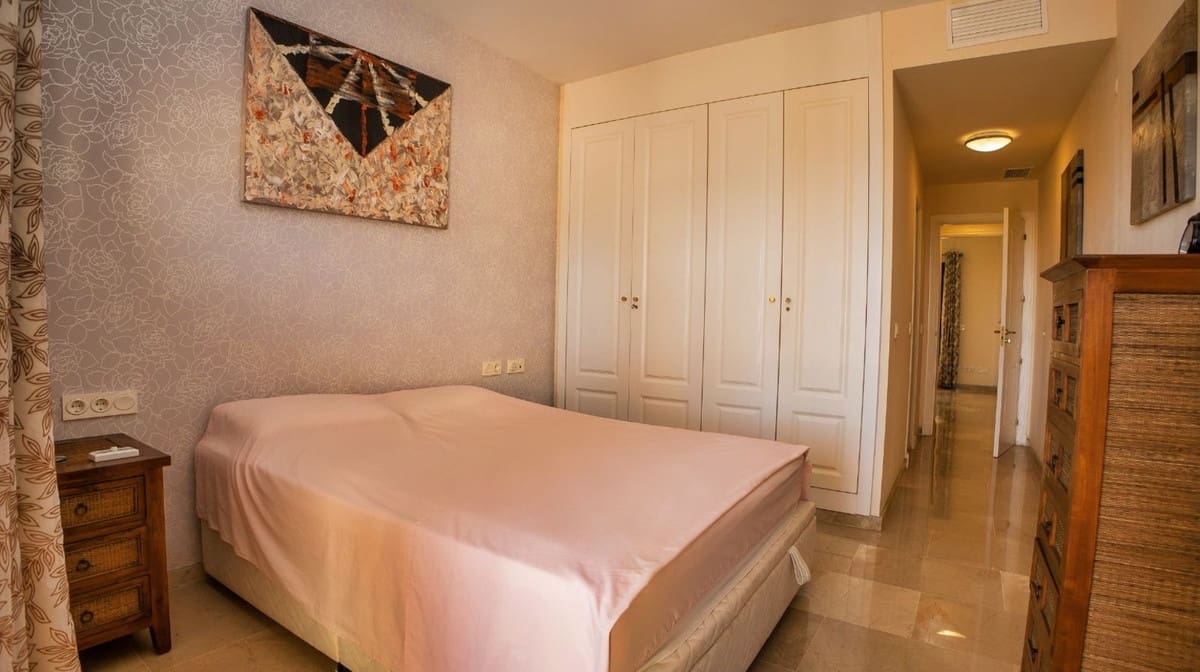 2 bedroom Apartment for sale in La Duquesa / Puerto de la Duquesa with pool garage - € 289,000 (Ref: 10023191)