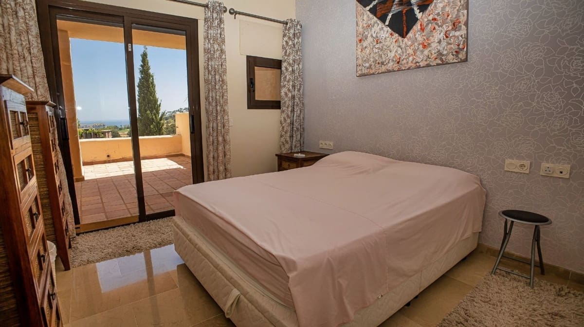 2 bedroom Apartment for sale in La Duquesa / Puerto de la Duquesa with pool garage - € 289,000 (Ref: 10023191)