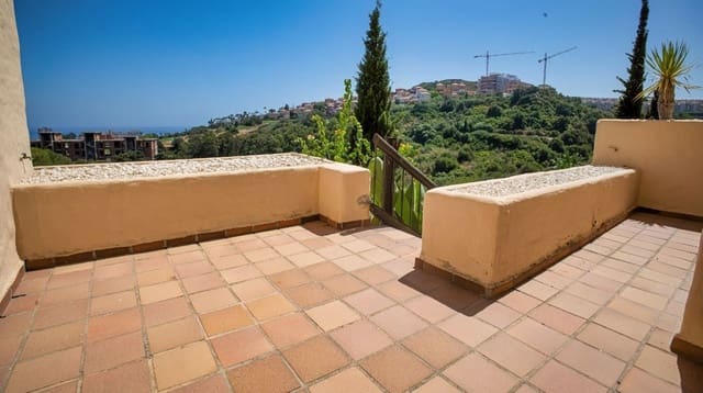 2 bedroom Apartment for sale in La Duquesa / Puerto de la Duquesa, Manilva with pool garage - € 289,000 (Ref: 10023191)