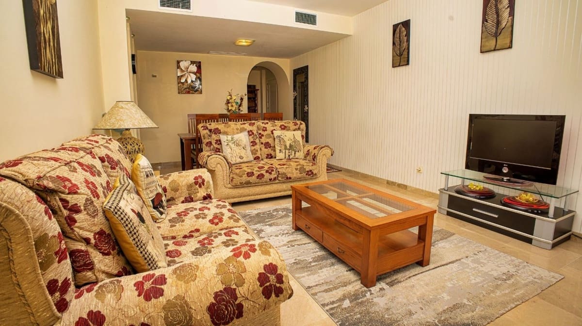 2 bedroom Apartment for sale in La Duquesa / Puerto de la Duquesa with pool garage - € 289,000 (Ref: 10023191)