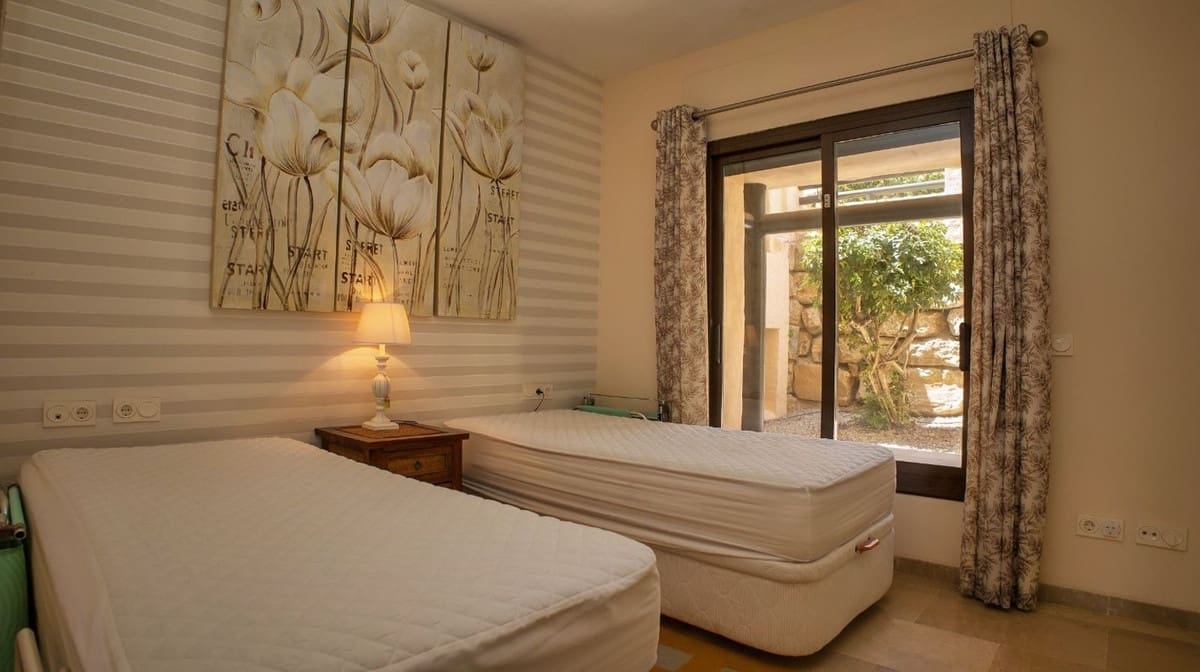 2 bedroom Apartment for sale in La Duquesa / Puerto de la Duquesa with pool garage - € 289,000 (Ref: 10023191)