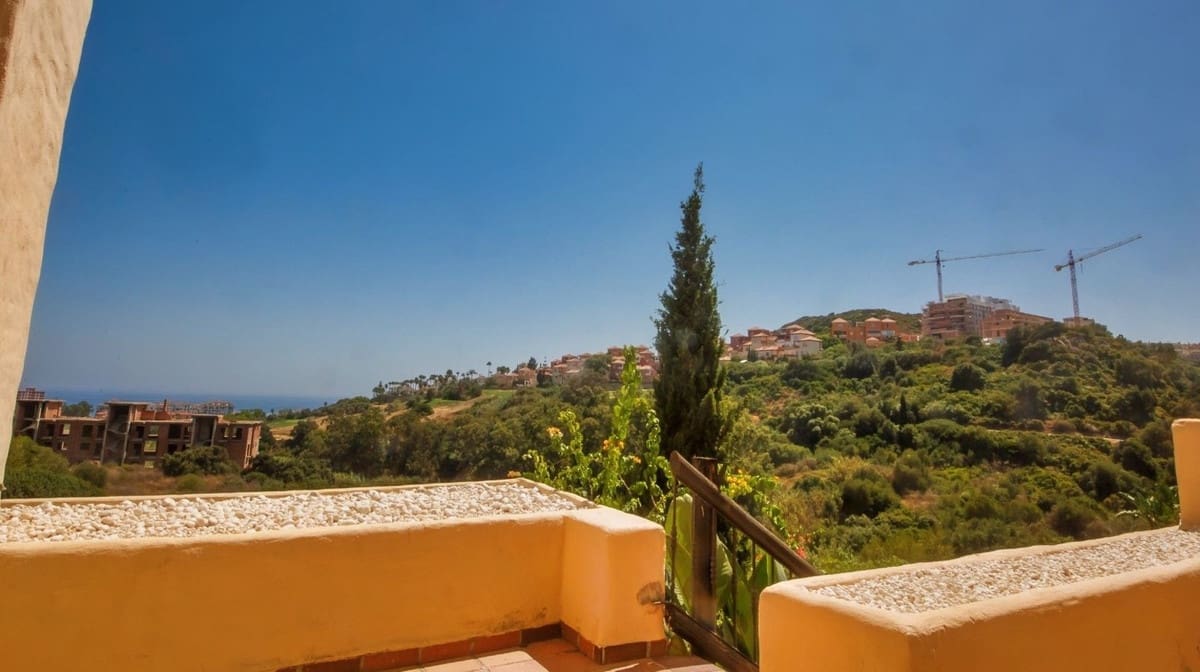 2 bedroom Apartment for sale in La Duquesa / Puerto de la Duquesa with pool garage - € 289,000 (Ref: 10023191)