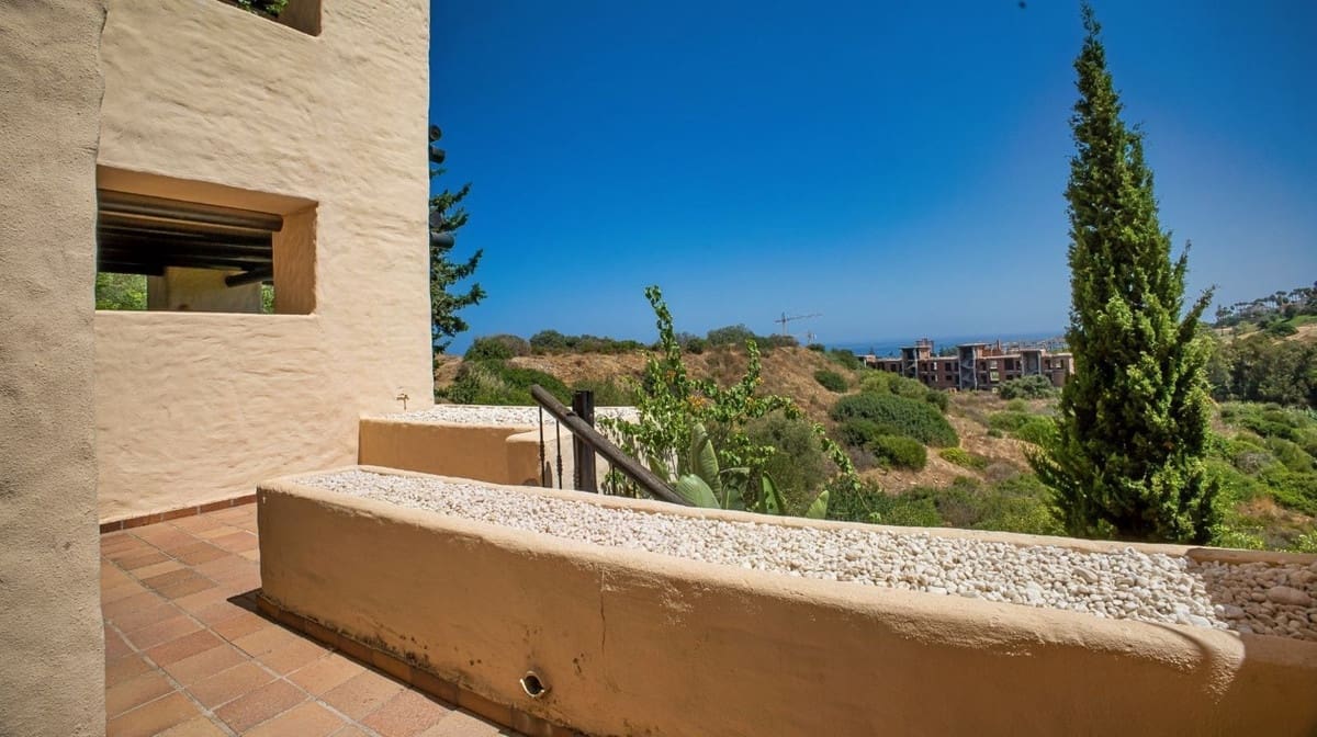 2 bedroom Apartment for sale in La Duquesa / Puerto de la Duquesa with pool garage - € 289,000 (Ref: 10023191)
