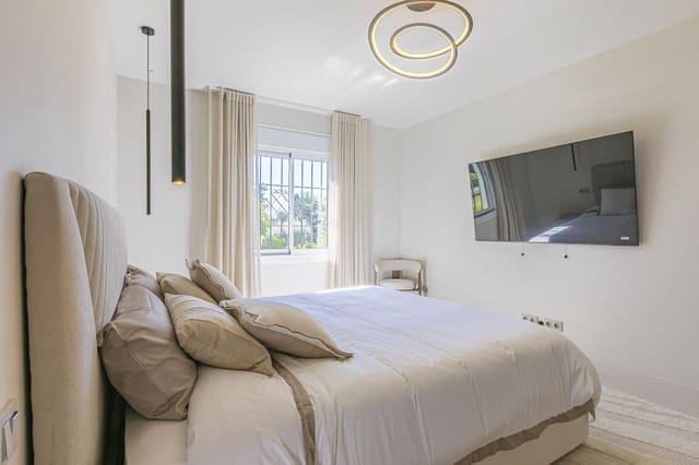 3 bedroom Apartment for sale in Nueva Andalucia, Marbella with pool garage - € 1,080,000 (Ref: 10029712)