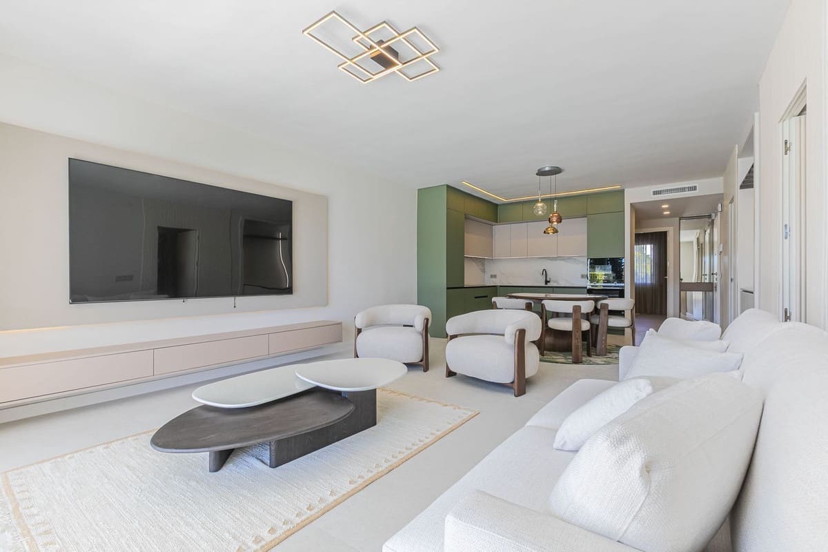 3 bedroom Apartment for sale in Nueva Andalucia with pool garage - € 1,080,000 (Ref: 10029712)