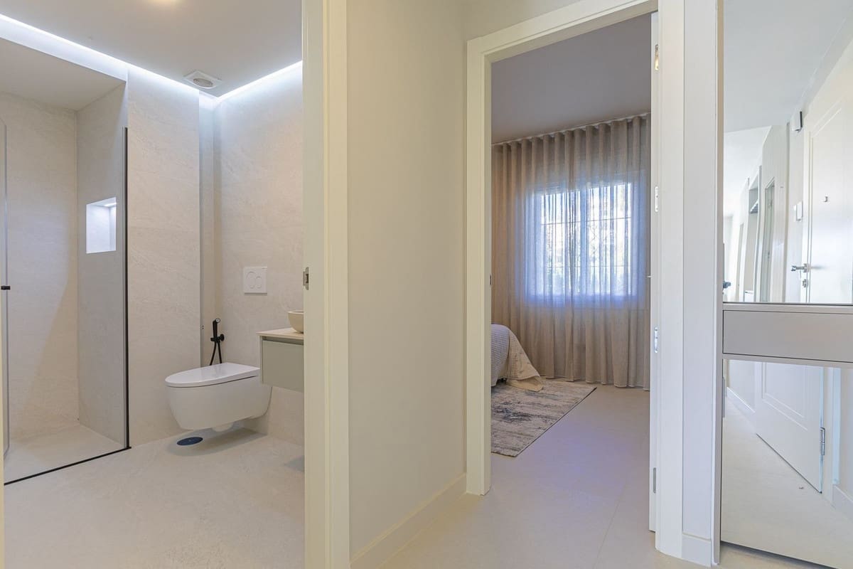 3 bedroom Apartment for sale in Nueva Andalucia with pool garage - € 1,080,000 (Ref: 10029712)