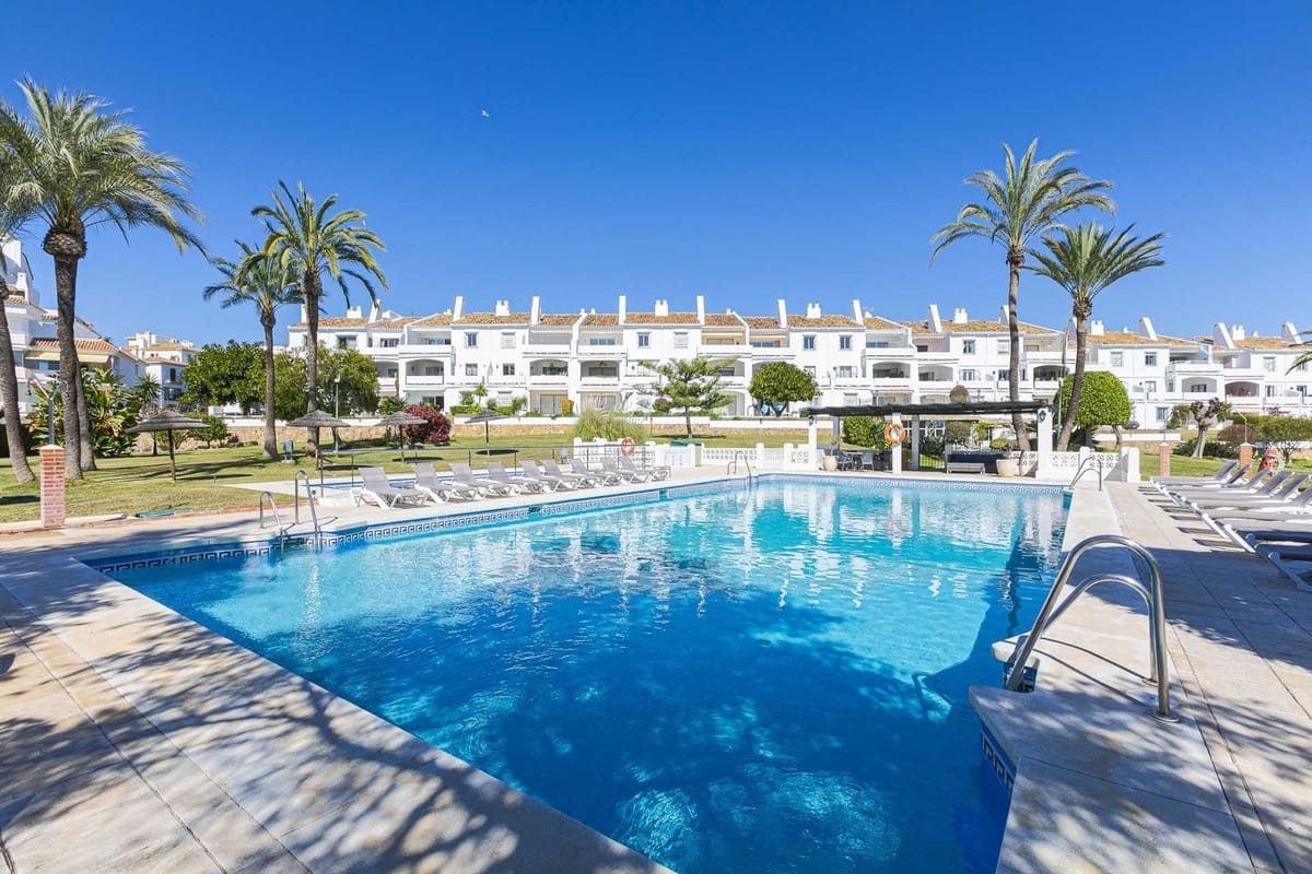 3 bedroom Apartment for sale in Nueva Andalucia with pool garage - € 1,080,000 (Ref: 10029712)