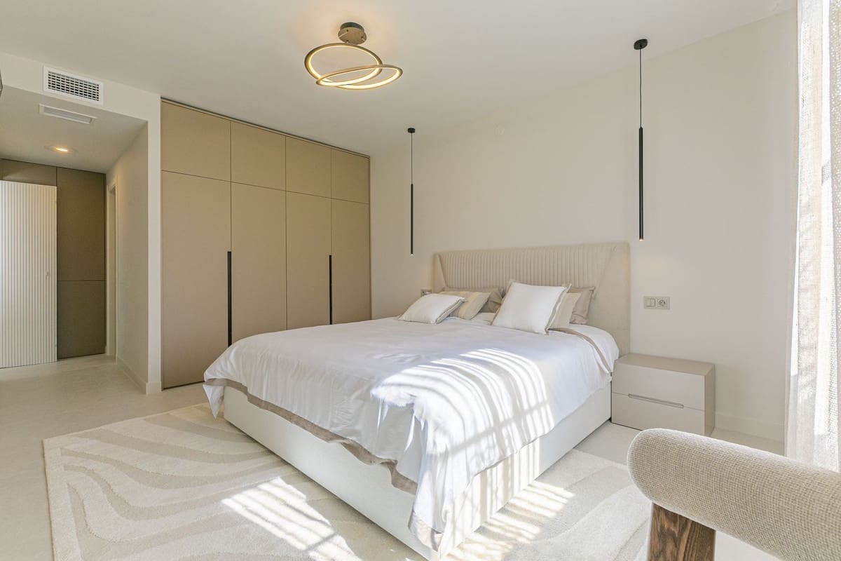 3 bedroom Apartment for sale in Nueva Andalucia with pool garage - € 1,080,000 (Ref: 10029712)