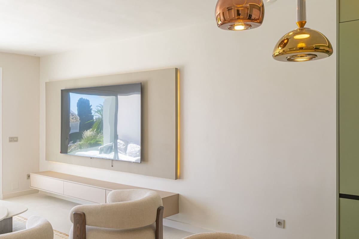 3 bedroom Apartment for sale in Nueva Andalucia with pool garage - € 1,080,000 (Ref: 10029712)