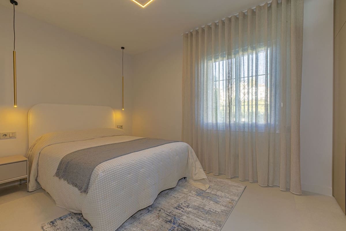 3 bedroom Apartment for sale in Nueva Andalucia with pool garage - € 1,080,000 (Ref: 10029712)