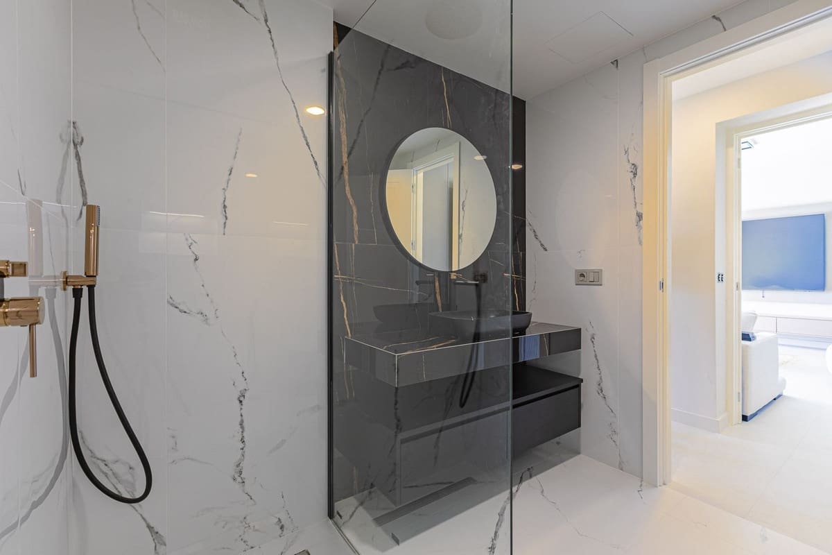 3 bedroom Apartment for sale in Nueva Andalucia with pool garage - € 1,080,000 (Ref: 10029712)