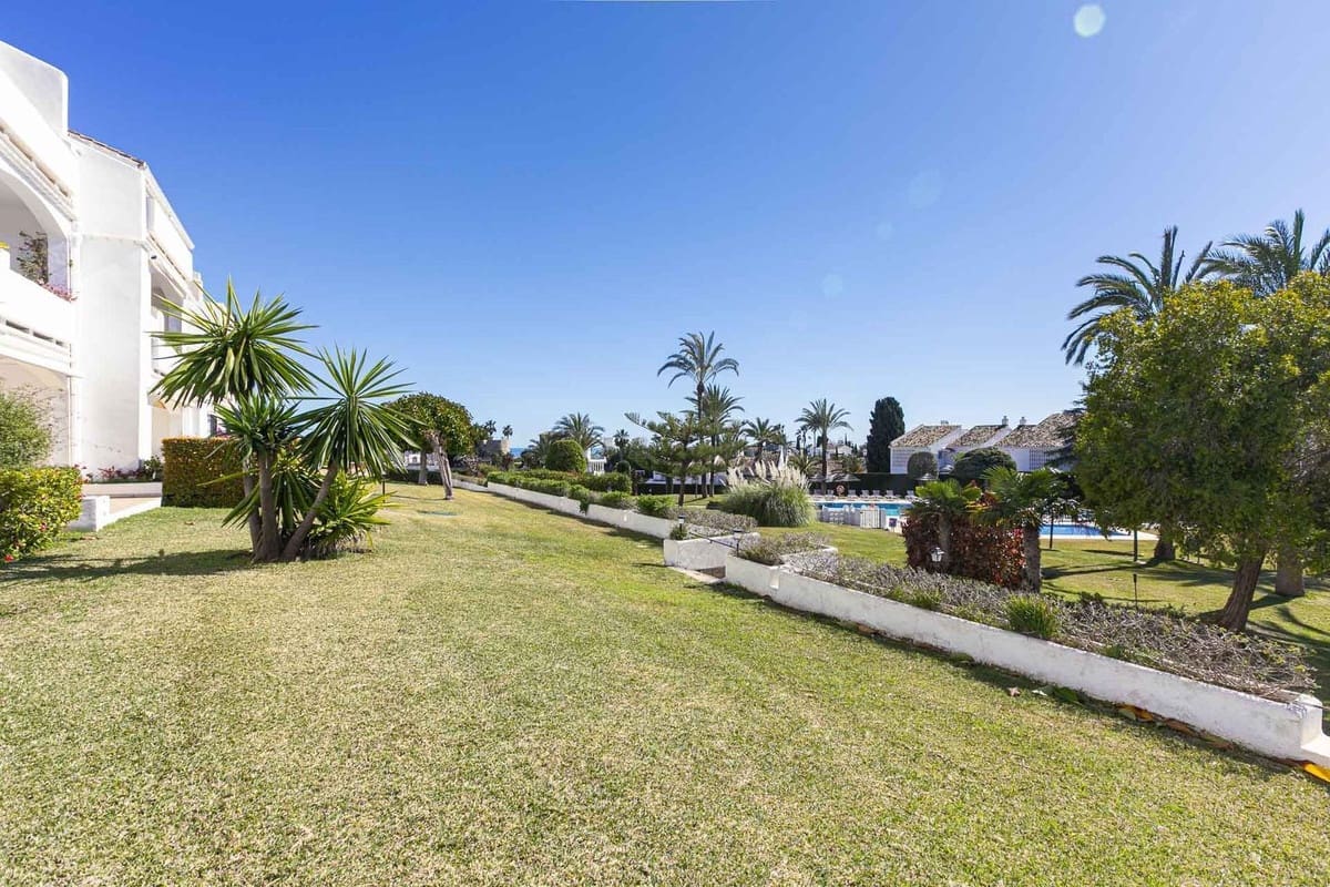3 bedroom Apartment for sale in Nueva Andalucia with pool garage - € 1,080,000 (Ref: 10029712)
