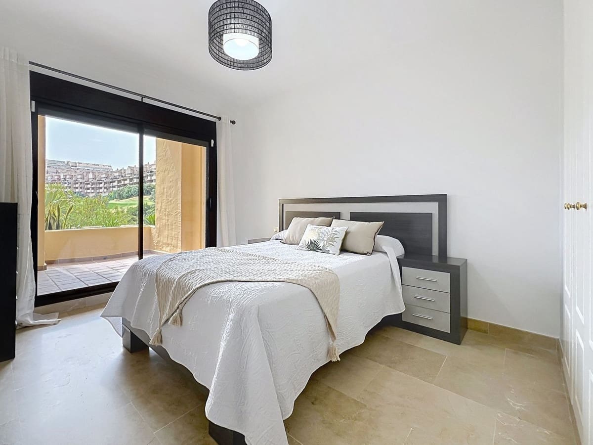 2 soverom Leilighet til salgs i La Duquesa / Puerto de la Duquesa med svømmebasseng garasje - € 289 000 (Ref: 10029790)