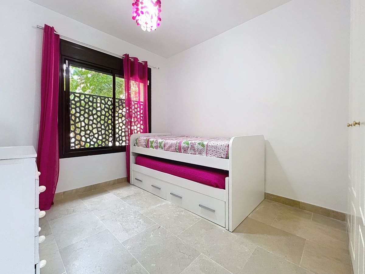 2 soverom Leilighet til salgs i La Duquesa / Puerto de la Duquesa med svømmebasseng garasje - € 289 000 (Ref: 10029790)