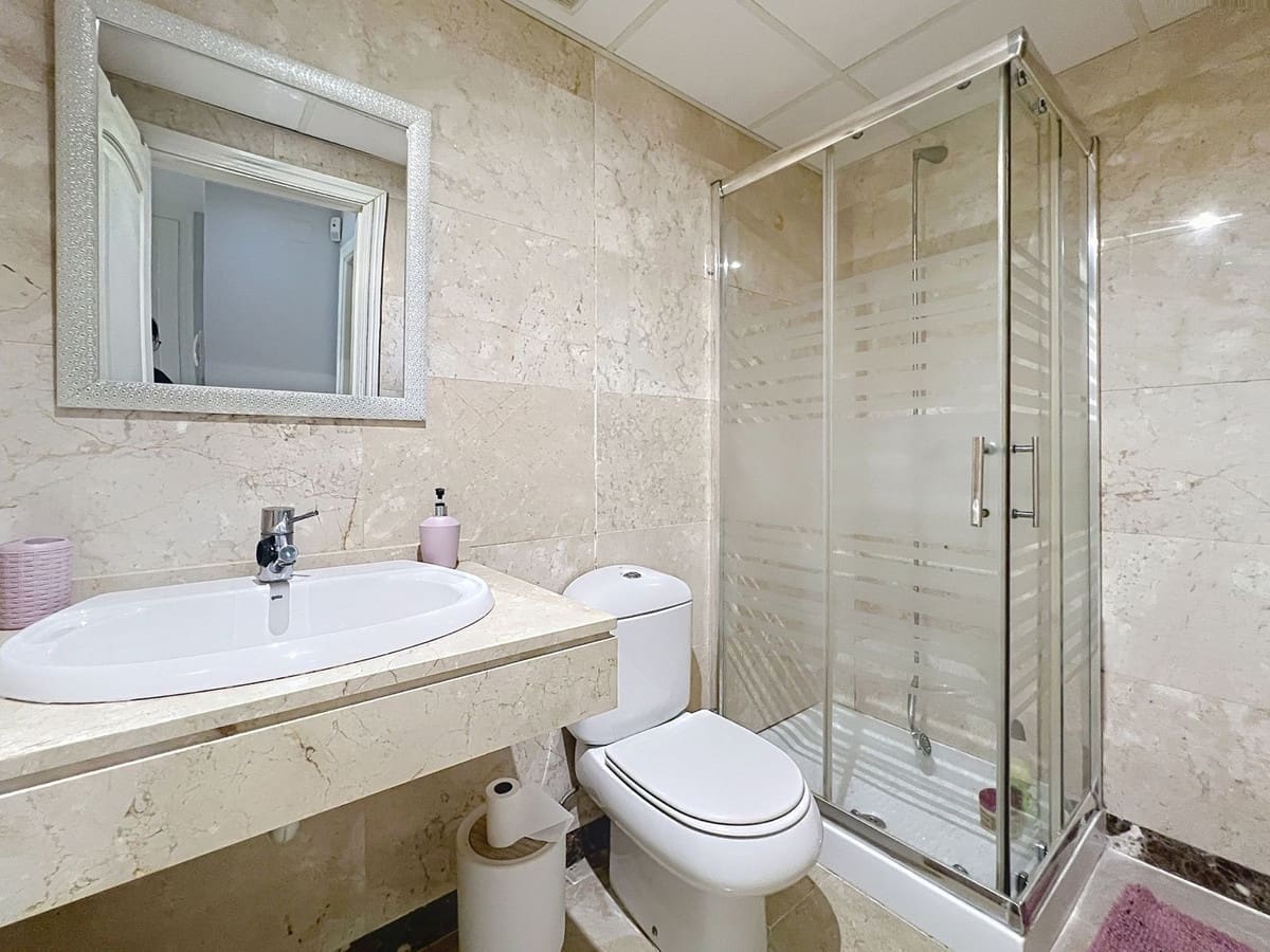 2 soverom Leilighet til salgs i La Duquesa / Puerto de la Duquesa med svømmebasseng garasje - € 289 000 (Ref: 10029790)