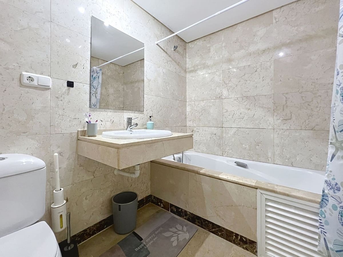 2 soverom Leilighet til salgs i La Duquesa / Puerto de la Duquesa med svømmebasseng garasje - € 289 000 (Ref: 10029790)