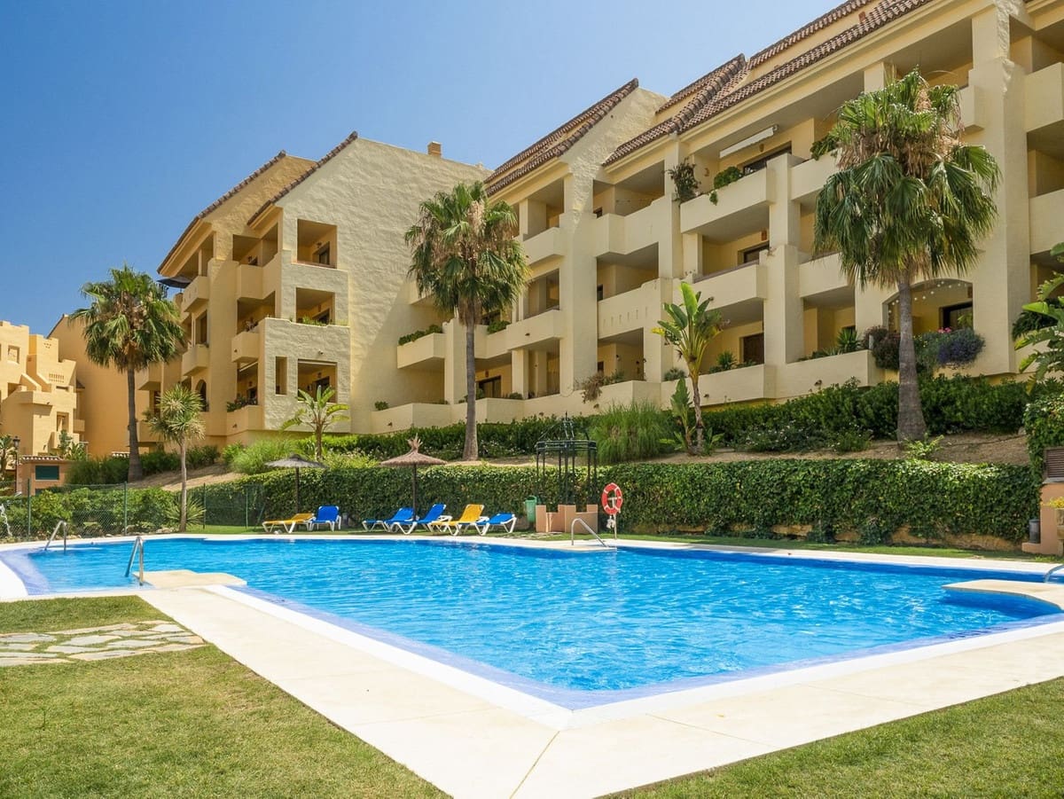 2 soverom Leilighet til salgs i La Duquesa / Puerto de la Duquesa med svømmebasseng garasje - € 289 000 (Ref: 10029790)