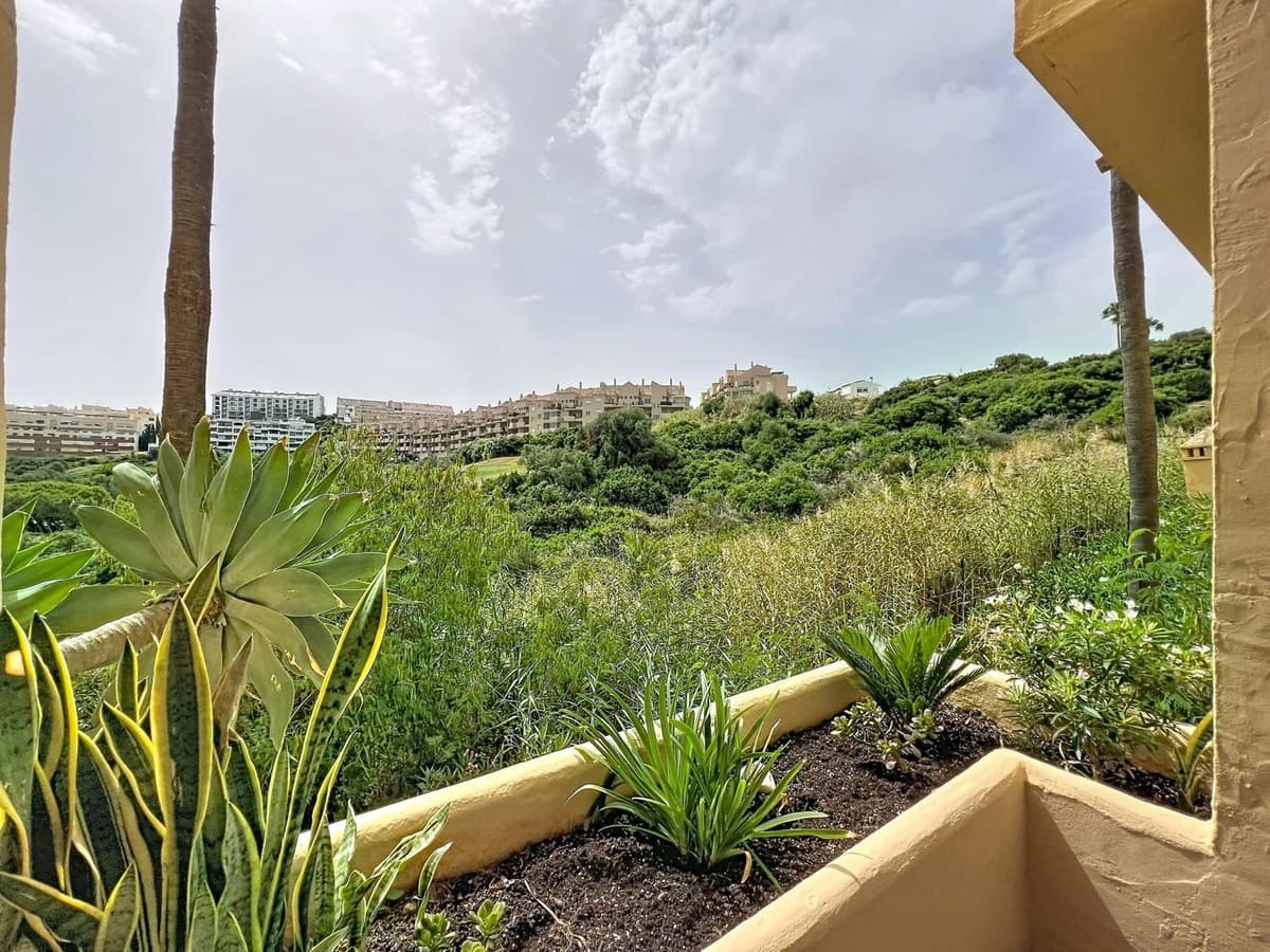 2 soverom Leilighet til salgs i La Duquesa / Puerto de la Duquesa med svømmebasseng garasje - € 289 000 (Ref: 10029790)