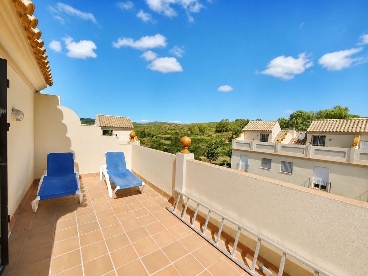 3 camera da letto Villetta Bifamiliare in vendita in La Duquesa / Puerto de la Duquesa con piscina garage - 399.000 € (Rif: 10031050)