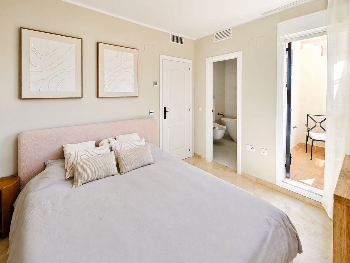 3 camera da letto Villetta Bifamiliare in vendita in La Duquesa / Puerto de la Duquesa con piscina garage - 399.000 € (Rif: 10031050)