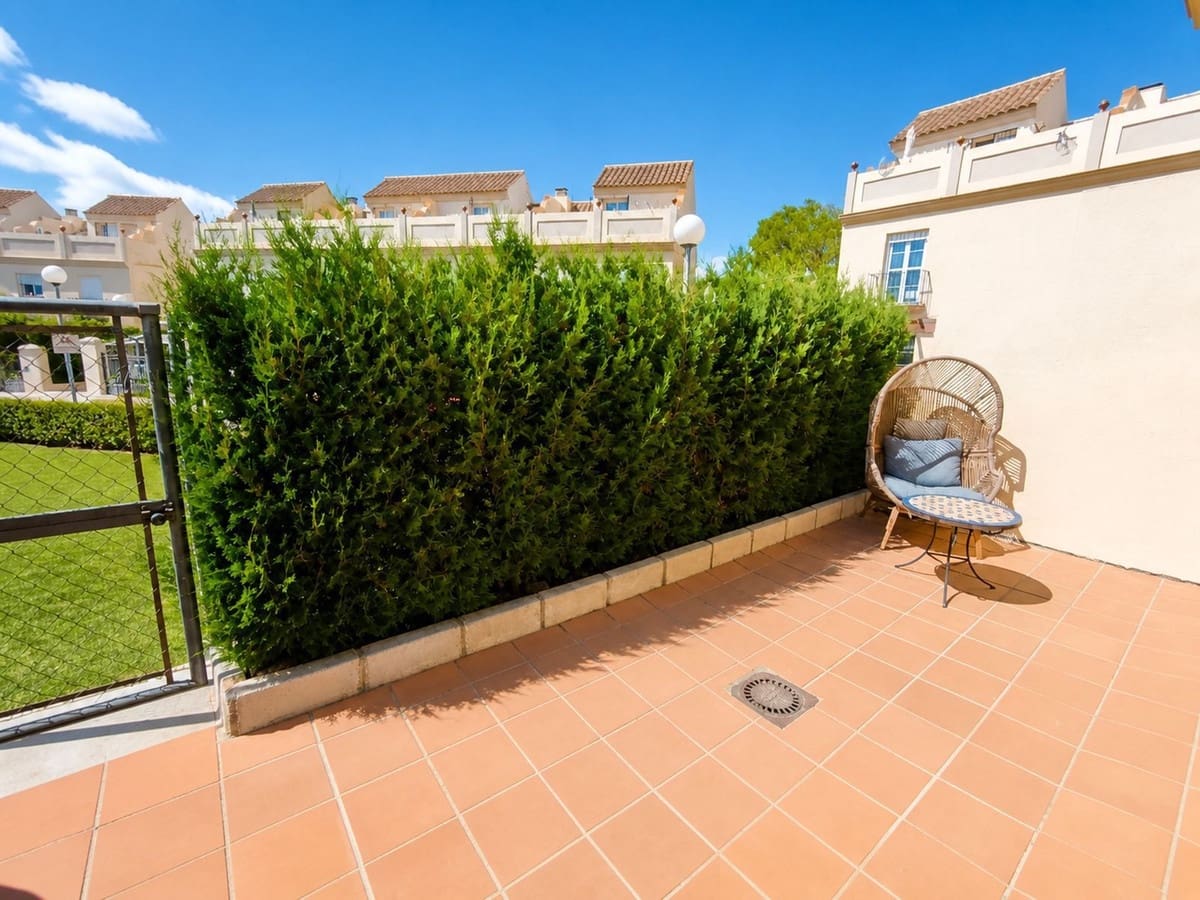 3 camera da letto Villetta Bifamiliare in vendita in La Duquesa / Puerto de la Duquesa con piscina garage - 399.000 € (Rif: 10031050)