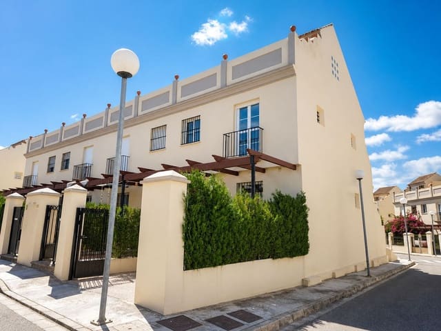 3 camera da letto Villetta Bifamiliare in vendita in La Duquesa / Puerto de la Duquesa, Manilva con piscina garage - 399.000 € (Rif: 10031050)