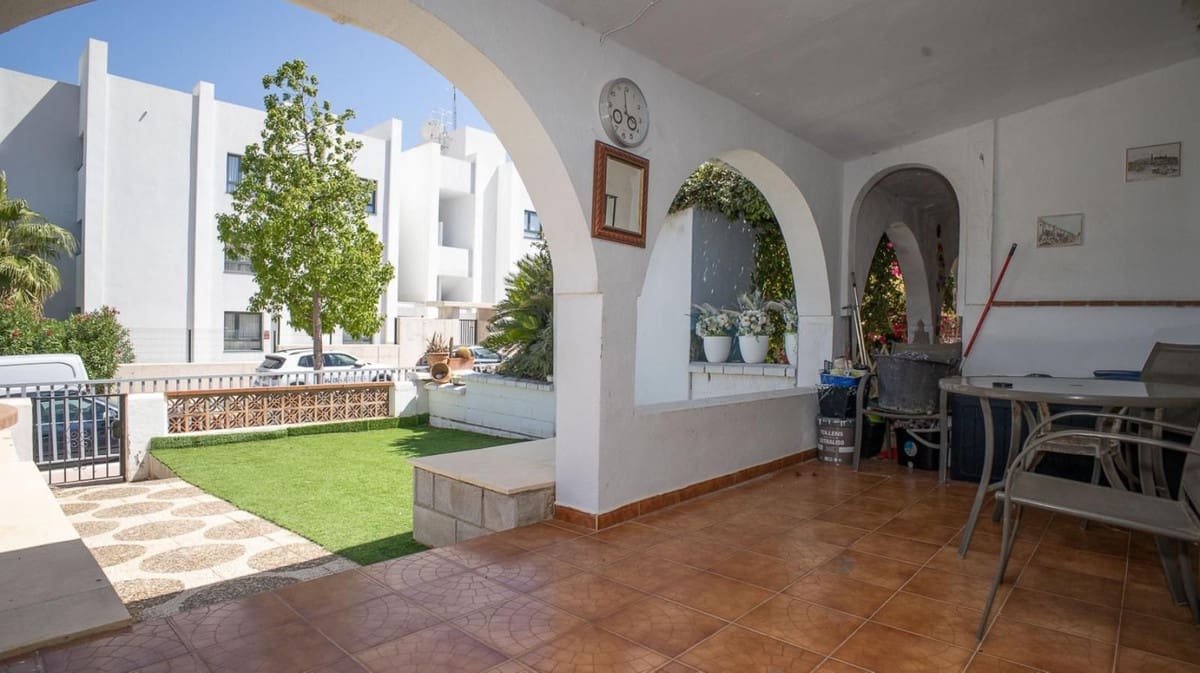 3 quarto Casa em Banda para venda em La Duquesa / Puerto de la Duquesa - 219 000 € (Ref: 10033209)