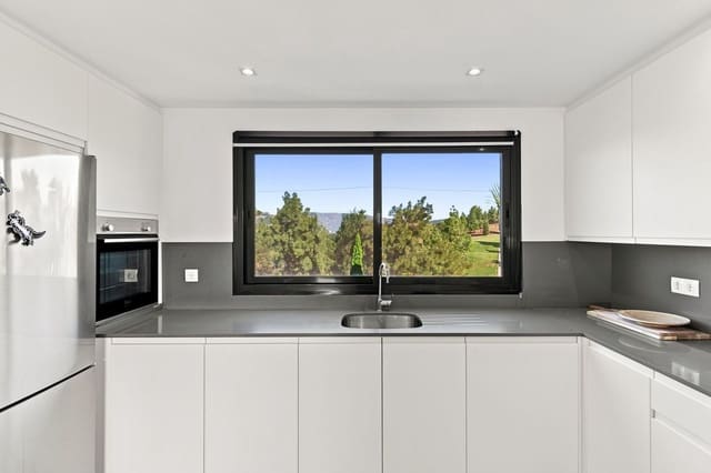 2 makuuhuone Huoneisto myytävänä paikassa Bahia de Casares, Casares mukana uima-altaan 
autotalli - 380 000 € (Ref: 10045312)