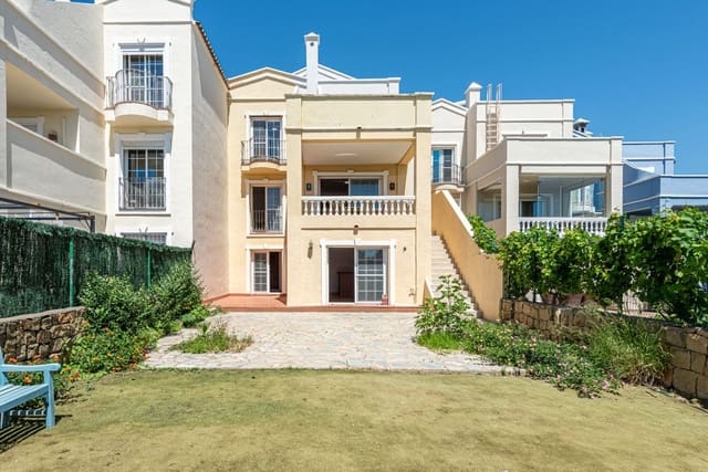 5 makuuhuone Omakotitalo myytävänä paikassa Estepona mukana uima-altaan 
autotalli - 1 400 000 € (Ref: 10045672)