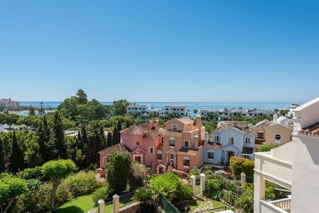 5 makuuhuone Omakotitalo myytävänä paikassa Estepona mukana uima-altaan 
autotalli - 1 400 000 € (Ref: 10045672)