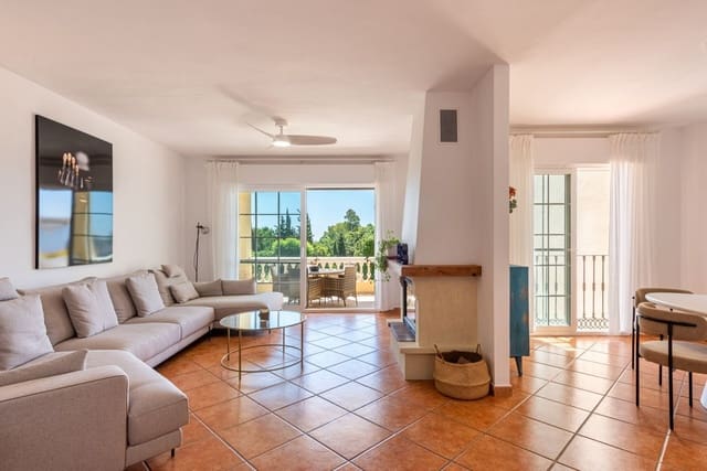 5 makuuhuone Omakotitalo myytävänä paikassa Estepona mukana uima-altaan 
autotalli - 1 400 000 € (Ref: 10045672)