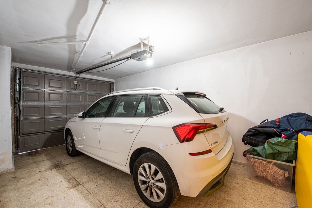 5 makuuhuone Omakotitalo myytävänä paikassa Estepona mukana uima-altaan 
autotalli - 1 400 000 € (Ref: 10045672)