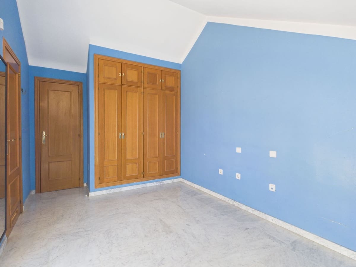 4 soverom Hus til salgs i Marbella med svømmebasseng garasje - € 725 000 (Ref: 10054464)
