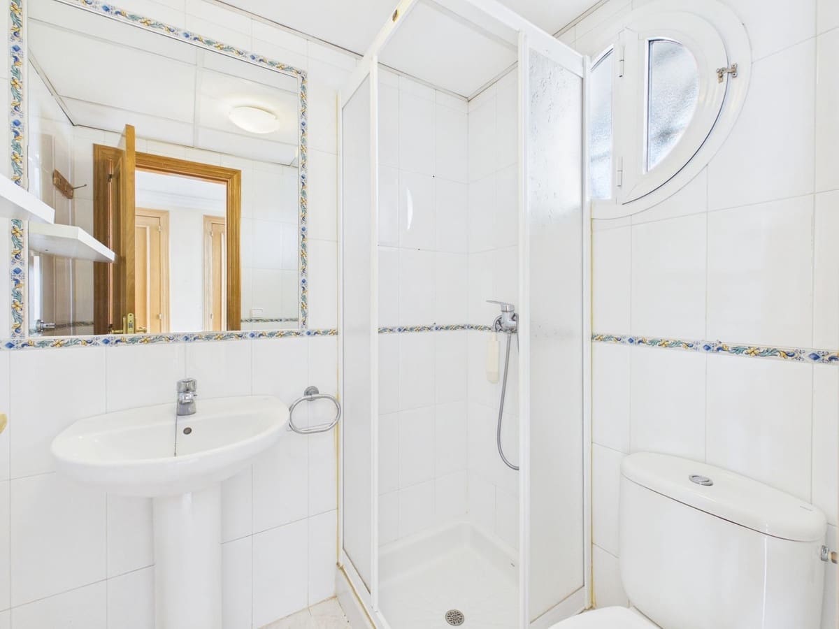 4 soverom Hus til salgs i Marbella med svømmebasseng garasje - € 725 000 (Ref: 10054464)